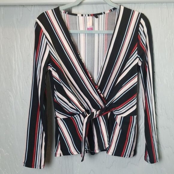 🖤 5/$20 🖤 No Boundaries striped top NWT - Picture 1 of 7
